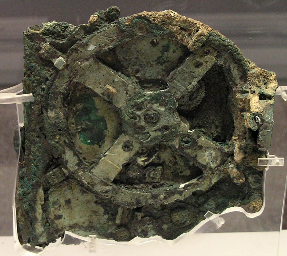 安提基特拉机械残片，古代复杂机械计算装置的代表。